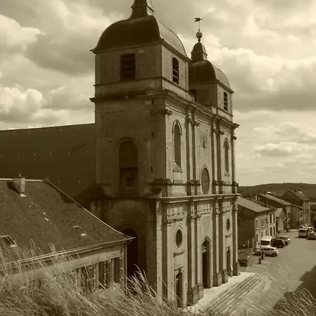 Maison De Famille Dans La Citadelle Holiday home *