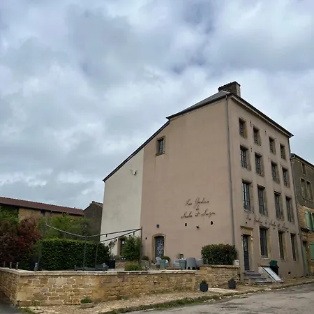 Holiday home Maison De Famille Dans La Citadelle