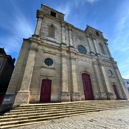 Maison De Famille Dans La Citadelle Montmedy